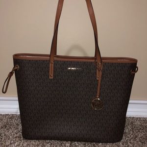 Michael Kors: Brown Jet Set Travel
